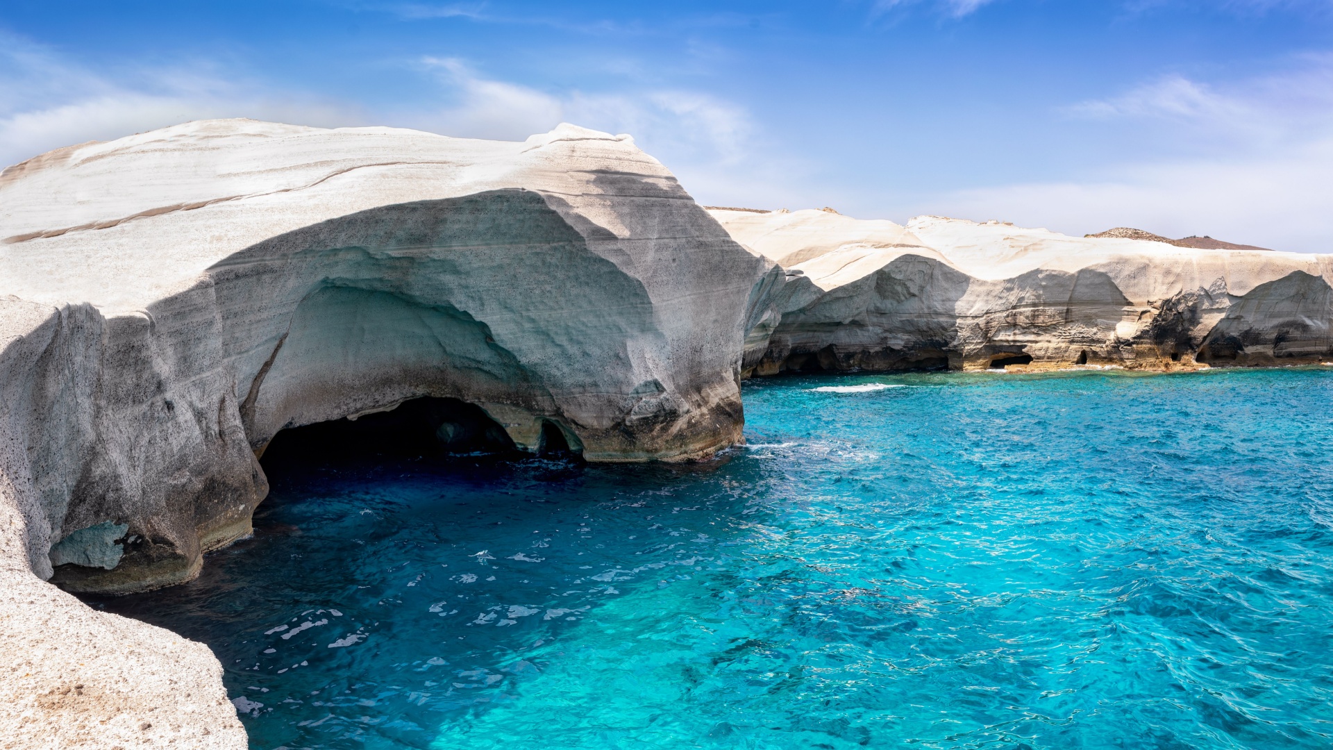 Milos_Sarakiniko_Side_View_TGR
