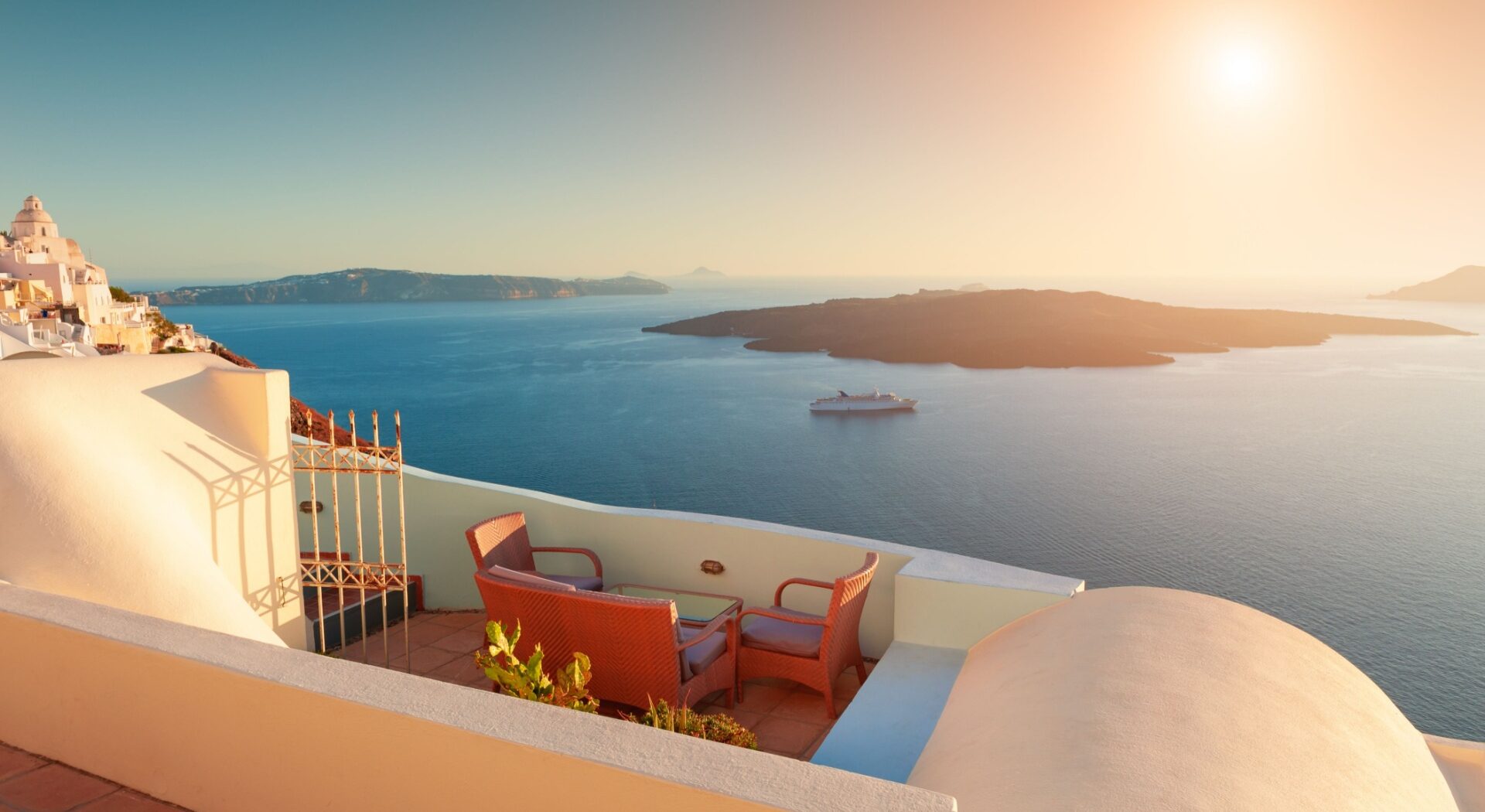 Santorini_Balcony_Volcano_View_TGR